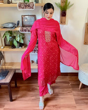 Saira Pink Muslin Kurta Set - Param Iqbal